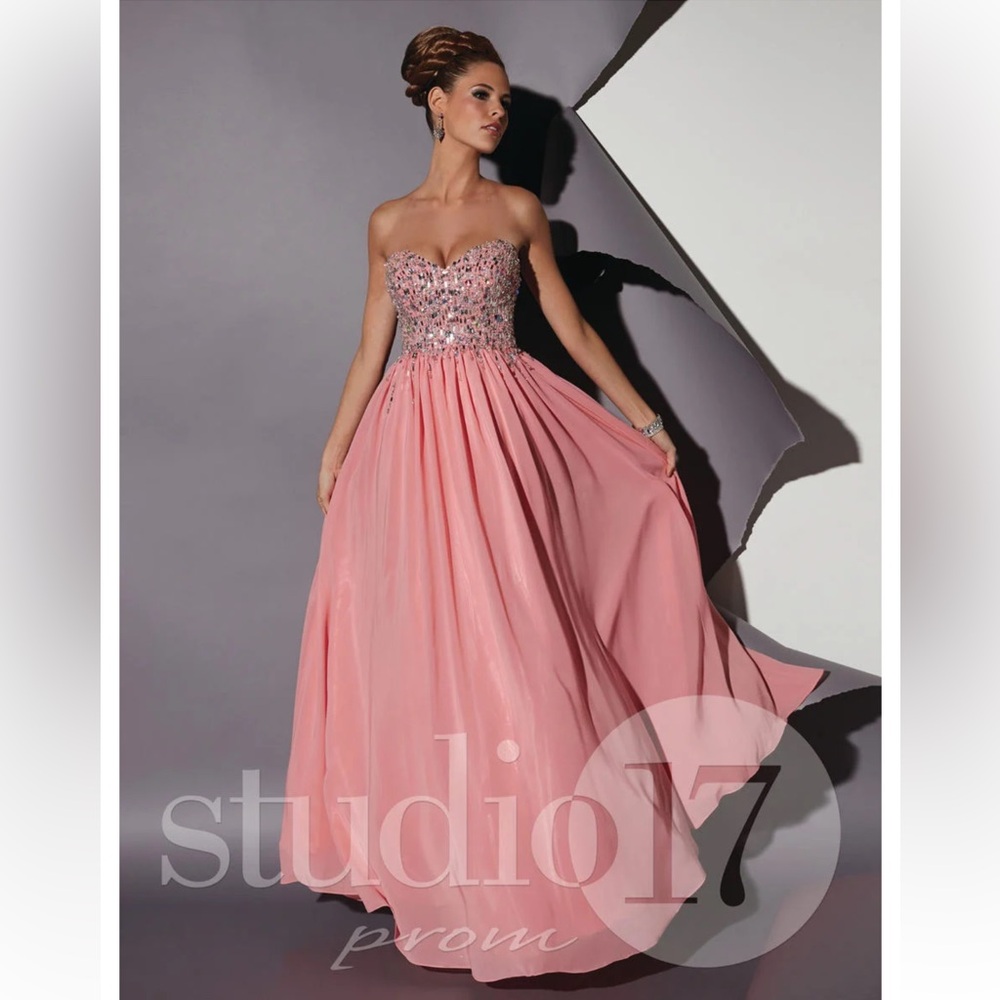 Studio 17 Flamingo Strapless Prom Dress with a beaded sweetheart bodice. Sz, 10